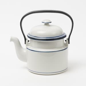 Tetera Dansk Bistro – Cerámica blanca y azul – Diseñada por Niels Refsgaard – Utensilios de cocina modernos daneses vintage