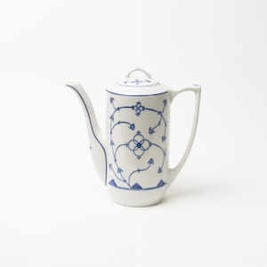 Vintage Jäger Eisenberg Thuringia GDR Porcelain Coffee Pot – Blue Fluted Design – Mid-20th Century