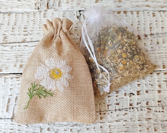 Bolsita de manzanilla bordada a mano, bolsita rústica de lino, regalo para el Día de la Madre, bolsita natural para cajón, bolsita de hierbas de manzanilla secas