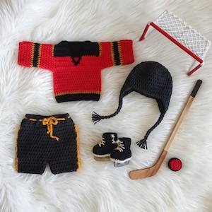 Ensemble d'uniforme de hockey pour bébé fait main au crochet | Jersey, chapeau, short, patins
