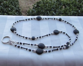 Collar con cordón para identificación con cuentas de ónix negro