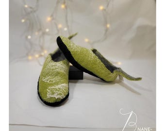 Filzschuhe, Filzpuschen, Filzschuhe mit Ledersohle, Hausschuhe, Geschenk Frauen Geburtstag,