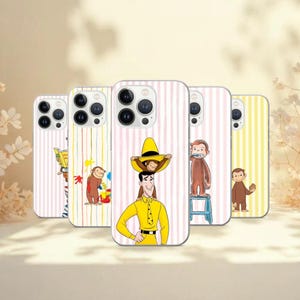 Op de afbeelding: Een verzameling telefoonhoesjes met illustraties van een aap en een man in een gele outfit. De hoesjes hebben een gestreepte achtergrond in verschillende kleuren, waaronder roze en geel. De aap wordt in verschillende poses getoond.
