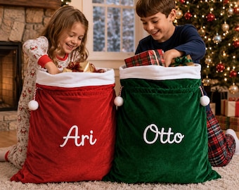 Saco de Papai Noel Personalizado com Nome, Letras em Corda Grossa de Veludo, Saco de Presente de Natal com Cordão, Ideal para Guardar Presentes e Decorar para Festas de Natal em Família e Crianças.