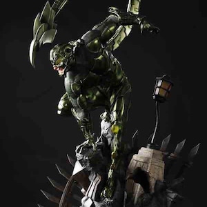 Puede incluir: Figura detallada de un personaje de Duende Verde en una pose dinámica. La figura es predominantemente verde y negra, con intrincados detalles de armadura y estructuras en forma de alas. La figura está posada sobre una base detallada con una farola.