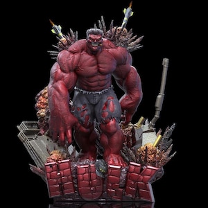 Puede incluir: Estatua detallada del personaje de Red Hulk, representada en tonos rojos y grises. La figura es musculosa y se alza sobre una base con la palabra "HULK" en letras grandes. La estatua está rodeada de escombros y misiles.