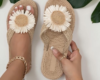 Boho Daisy Flower Sandals Women’s Woven Rope Slides Summer Beach Shoes Casual Floral Slip On Slippers