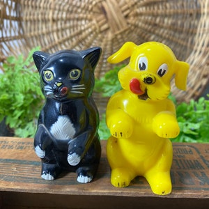 Vintage Cat and Dog Salt and Pepper Shakers F&F Mold and Die Works Mid Century Yellow Dog Black Cat Salt Pepper Shaker Set Made in USA