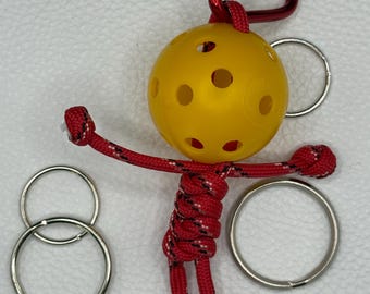 Llavero de paracord hecho a mano para pickleball – Adorno deportivo para bolso y tirador de cremallera - Rojo y amarillo
