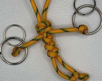 Llavero Buddy de paracord hecho a mano - Tirador de cremallera táctico azul y rojo - Adorno para bolso con forma de persona de paracord