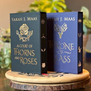 Sprayed Edge &#39;A Court of Thorns and Roses&#39; & &#39;Throne of Glass&#39; Collector&#39;s Edition