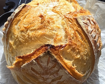 Artisanal Sourdough Bread: Freshly Baked, Crispy Crust