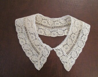 Lovely Vintage Ladies Cream Schiffli Lace Collar