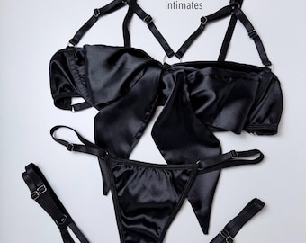 Conjunto de lencería con lazo de satén, sujetador con tiras y tanga / Ropa interior de satén negro / Conjunto de sujetador con lazo frontal sexy / Tirantes ajustables / Regalo elegante para ella