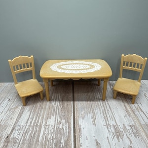 Epoch Calico Critters Sylvanian Families Dining Table & chairs image 1