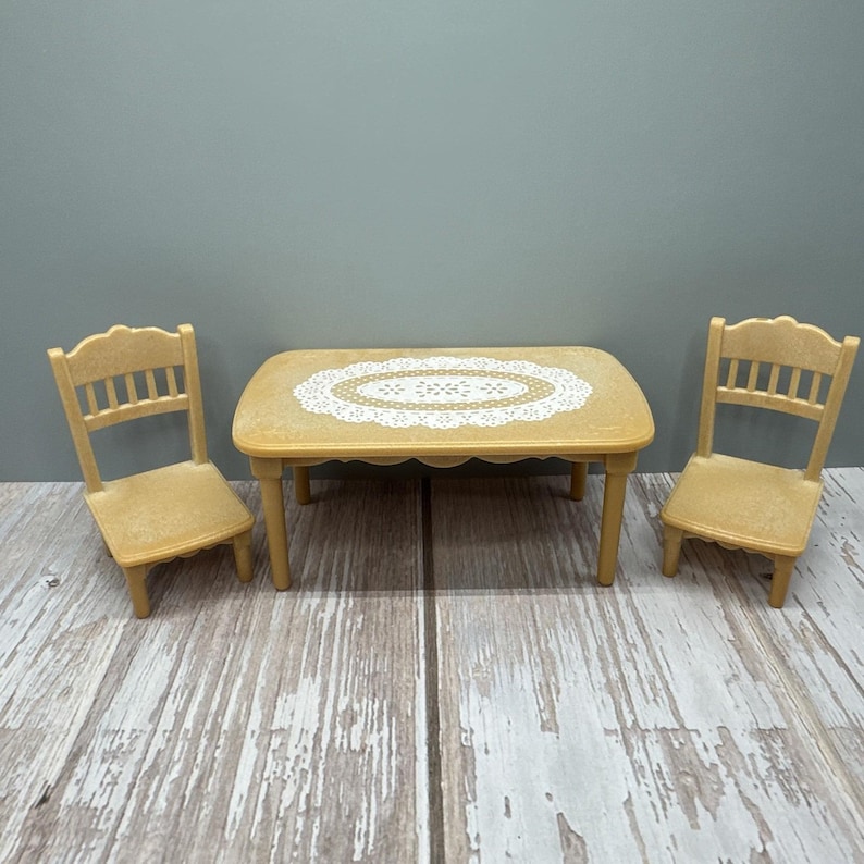 Epoch Calico Critters Sylvanian Families Dining Table & chairs image 1