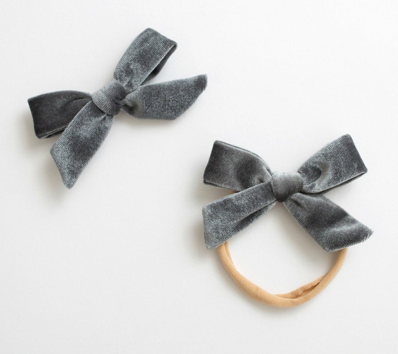 Velvet Baby Headband / Hair Bow Clip. dark gray nylon toddler boho holiday hand tied hair bow imagem 1