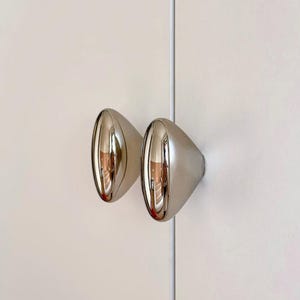 Pomo de latón macizo con forma de cono ovalado plateado/Tiradores y pomos plateados/Acabado en níquel pulido/Pomos de latón para gabinetes y muebles/Pomo hecho a mano