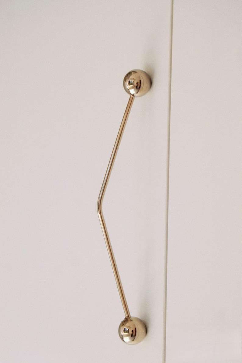 Maniglie e pomelli per armadietti in ottone massiccio/Maniglia ad arco con base a sfera/Maniglie per cassetti e armadi minimalisti moderni/Maniglia in ottone lucidato immagine 11