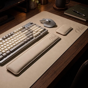 Ensemble de sous-mains en cuir personnalisé, tapis de bureau avec nom personnalisé, repose-poignets pour clavier et souris, accessoires de bureau, cadeau idéal pour un nouveau travail