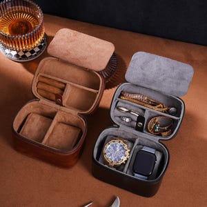 Boîte à montres personnalisée en cuir avec initiales dorées, montre de voyage et étui à bijoux pour homme, support de montre marron/noir, cadeau de Noël pour lui