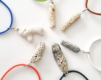 Collar con colgante de coral fósil natural - Piedra oceánica, joyería costera hecha a mano