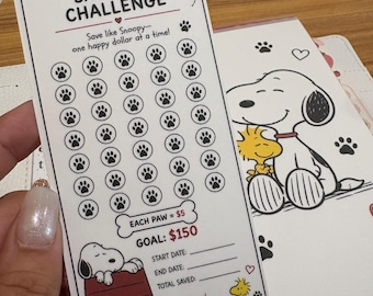 Puede incluir: Un rastreador de ahorros de papel blanco con gráficos de Snoopy y Woodstock. La tarjeta incluye el texto Snoopy Savings Challenge, una cuadrícula de iconos de huellas, una meta de $150 y campos para fecha de inicio, fin y total ahorrado.