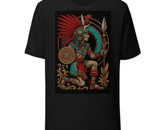Puede incluir: Camiseta negra con una vibrante ilustración de un guerrero azteca arrodillado. El diseño presenta un tocado de plumas, un escudo y una lanza, con detalles rojos, azules y dorados. La obra de arte está sobre un fondo negro.