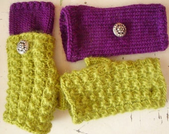 share-a-pair fingerless mitts {knitting pattern}