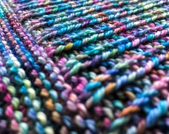 Downtime shawl knitting pattern, slipped stitch pattern is easy to knit, triangle shawl, tv knitting