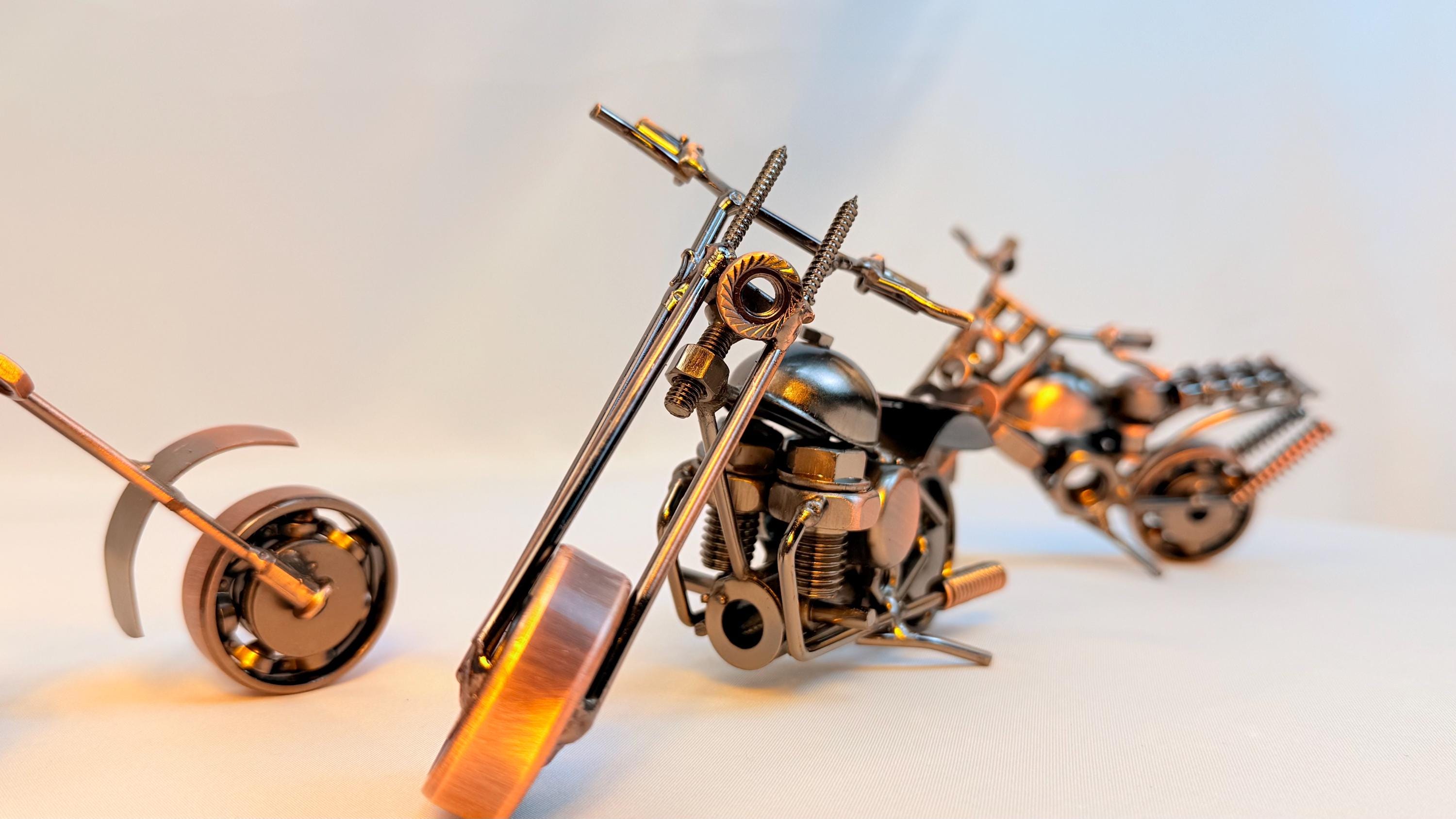 Breloque Moto Miniature Métal Argenté - Bijou Vintage
