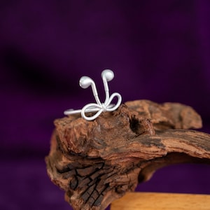 Music Earphone Bow Ring Silver Plated Copper Cute Wired Earbuds Ring Indie Jewelry Aesthetic Gift for Music Lovers