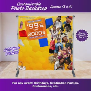 Può includere: Fondale fotografico personalizzabile, quadrato 244 x 244 cm, con sfondo a nido d'ape giallo. Presenta il testo: "'99 & the 2000's 20th Birthday" e "Add Your Picture!". Include immagini di persone e un'etichetta "SOLO MODELLO DIGITALE".