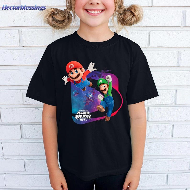 Camiseta Comfort Colors de la película Super Mario Galaxy: Aventura de Mario y Luigi, Camiseta de la película Super Mario Galaxy, Camiseta de videojuegos de Super Mario imagen 3