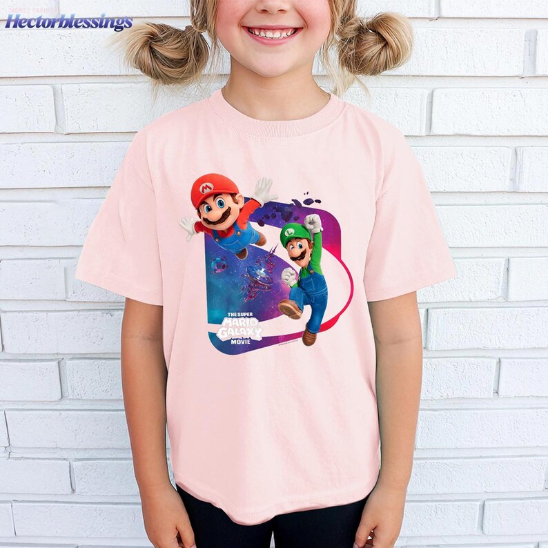Camiseta Comfort Colors de la película Super Mario Galaxy: Aventura de Mario y Luigi, Camiseta de la película Super Mario Galaxy, Camiseta de videojuegos de Super Mario imagen 2