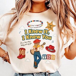 Camiseta de Disneyland Pixar Toy Story 5 "Lo sabía, te conocía", Camiseta inspirada en Pixar Toy Story 5, Camiseta "Es una historia de amor, nena, solo di que sí" imagen 1