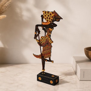 手作りジャワのワヤン影絵人形 – バティックウッドアートデコレーション