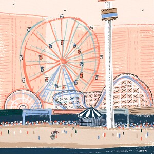 以下が含まれることがあります： 海辺の遊園地をカラフルに描いたイラスト。観覧車、ジェットコースター、メリーゴーラウンドがあります。遊園地は青い海を背景にした砂浜にあります。
