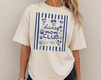 Camiseta combinando Disney Mom Club Est. 2026, camiseta com estampa do Mickey, Minnie e Pluto, blusa fofa combinando, moletom combinando para presente do Clube das Mães.