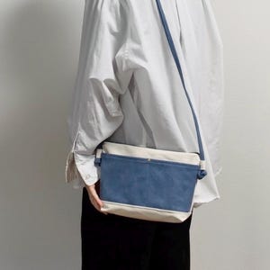 Bolso bandolera minimalista – Lona azul Quiet Coast / Pequeño bolso para el día a día / Bolso de viaje ligero / Tamaño de bolsillo