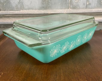 Vintage JAJ Pyrex “Gaiety Turquoise Daisy” Casserole Dish – Retro 1960s/70s Kitchenware