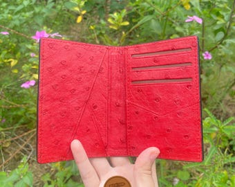 Tarjetero de piel de avestruz auténtica, negra y roja, hecho a mano, plegable, minimalista y delgado.