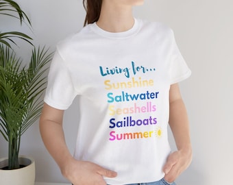 Living for Sunshine Saltvattensnäckor Segelbåtar Sommar-T-shirt | Strandtypografi-T-shirt