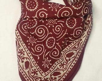 Rödbrun blommig bandanahalsduk | 100 % bomull handtryckt | Bohemisk huvudduk | Hantverkstillverkad textil | Bandana i ekologisk bomull | Halsduk