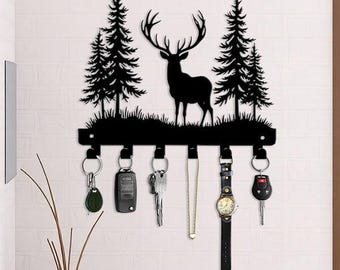 Deer Forest-sleutelhouder, aan de muur gemonteerde metalen organizer met dennenboomsilhouetten en haken voor rustieke hal of cabinedisplay, metalen sleutelrek