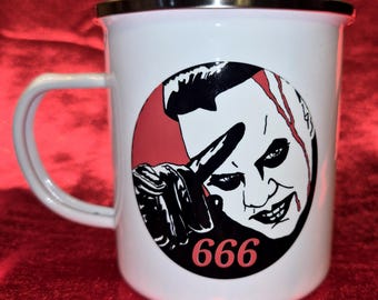 Tazas blancas para acampar