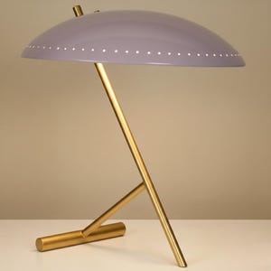 Lámpara de escritorio moderna de mediados de siglo con forma de hongo: lámpara de trabajo de latón con pantalla metálica abovedada