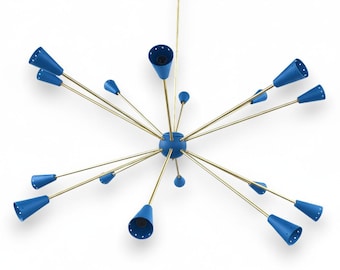 Lámpara de araña Sputnik azul intenso de 16 brazos: iluminación moderna de latón de mediados de siglo para interiores con personalidad