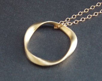 Kreis-Halskette, verdrehte Ring Halskette, Gold Kreis, Gold gefüllt, Matt, Kreis-Anhänger, Gold Halskette, Geburtstagsgeschenk, Brautjungfer Geschenke