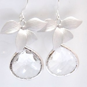 Kristall Silber Ohrringe, Glas, klar, Blumenohrringe, weiß, Hochzeitsschmuck, Brautjungfer Ohrringe, Braut Ohrringe, Brautjungfer Geschenke